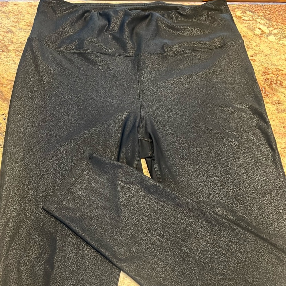 Leggings. Shinny. Great quality. Excellent conduction. Only worn once.